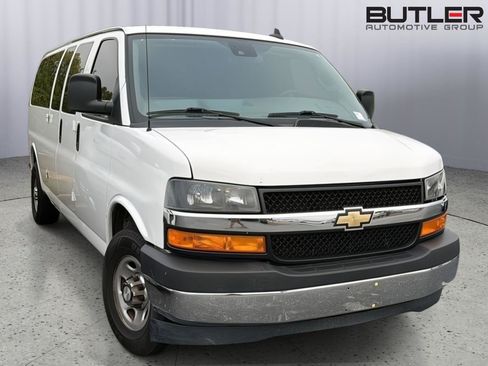 Used 2019 Chevrolet Express 3500 LT w/ LT Preferred Equipment Group RWD image 5