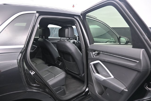 Used 2024 Audi Q3 2.0T Premium AWD/4WD image 49
