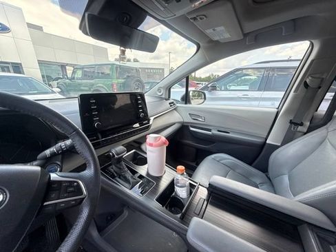 Used 2021 Toyota Sienna Limited FWD image 16