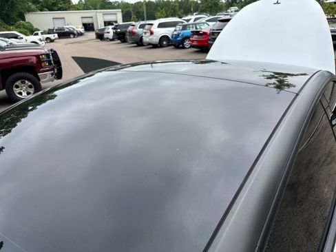 Used 2022 Tesla Model 3 Long Range AWD/4WD image 34