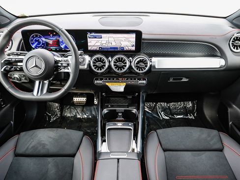 Used 2024 Mercedes-Benz EQB 300 4MATIC image 10