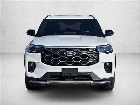 Used 2025 Ford Explorer Platinum RWD image 2