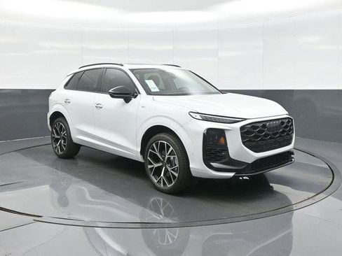 New 2026 Audi Q3 quattro 2.0T AWD/4WD image 1