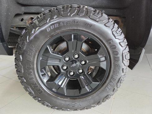 Used 2018 Chevrolet Silverado 1500 LTZ Z71 w/ LTZ Plus Package image 12