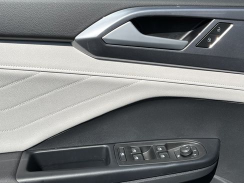 New 2026 Volkswagen Taos SEL AWD/4WD image 17
