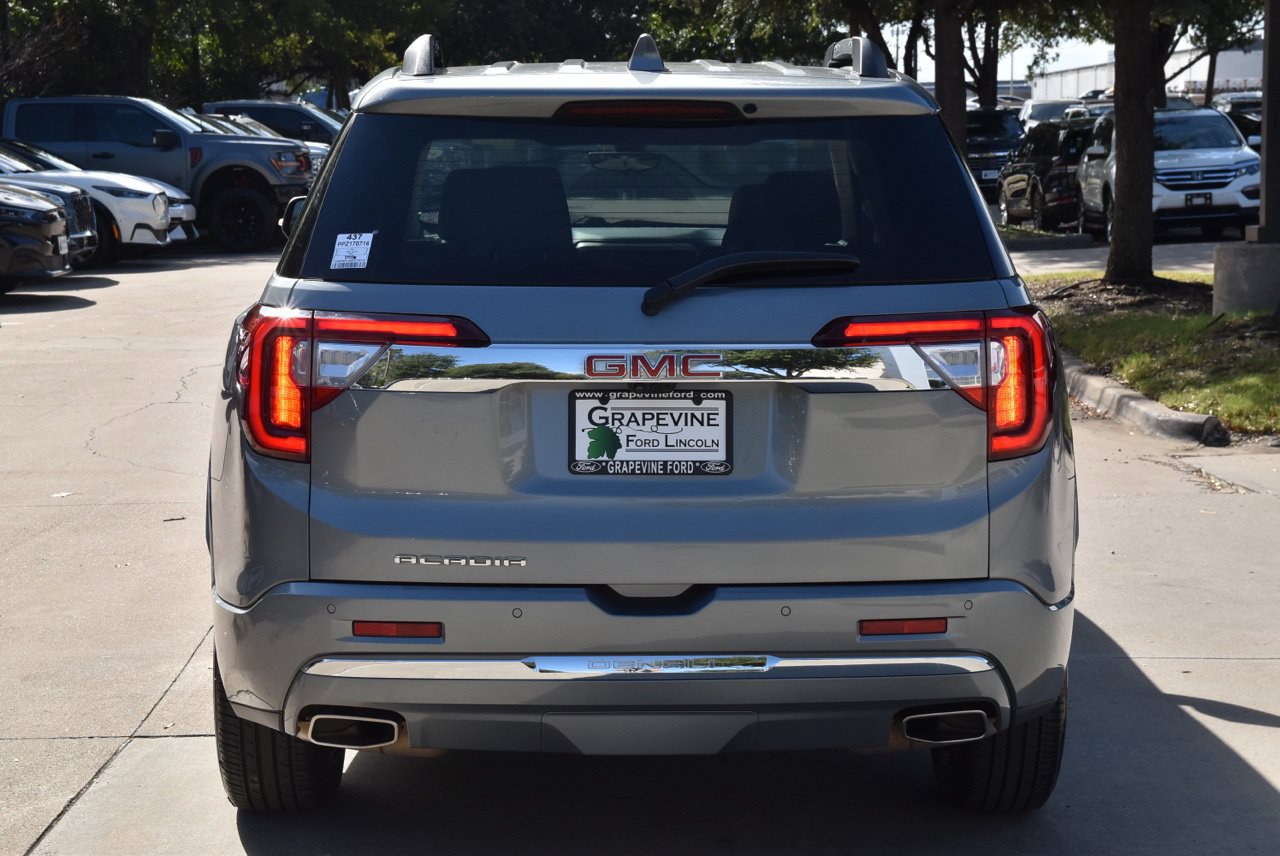 Used 2023 GMC Acadia Denali w/ Denali Technology Package FWD image 9