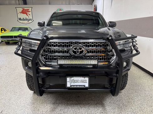 Used 2017 Toyota Tacoma TRD Off-Road w/ Tow Package (A/T) AWD/4WD image 30