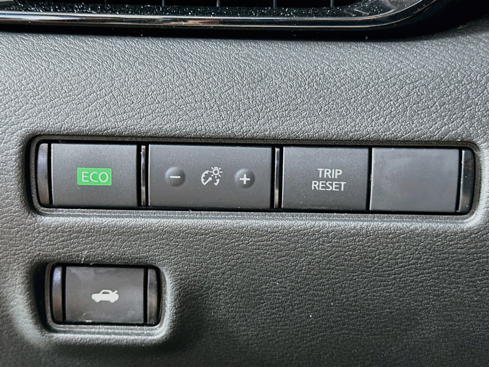 Used 2025 Nissan Sentra SR w/ Midnight Edition FWD image 17