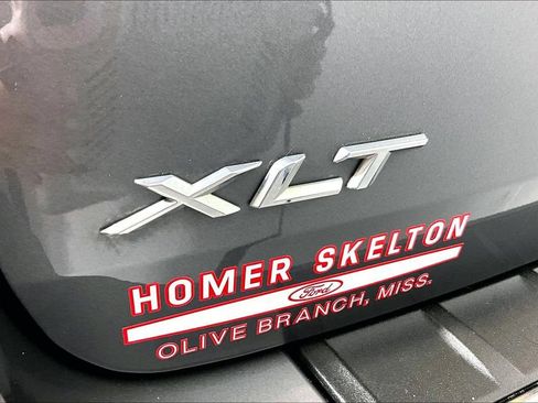 Used 2022 Ford Explorer XLT w/ Equipment Group 202A AWD/4WD image 14
