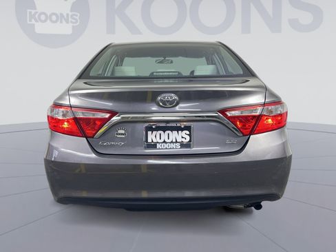 Used 2016 Toyota Camry LE image 4