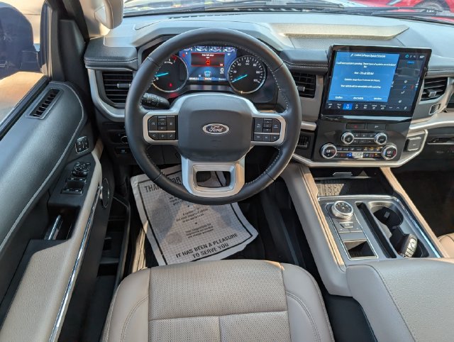 Used 2023 Ford Expedition XLT RWD image 12