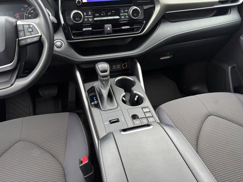 Used 2023 Toyota Highlander L FWD image 15