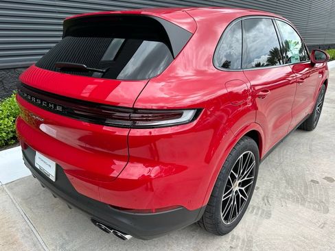 Certified 2025 Porsche Cayenne E-Hybrid AWD/4WD image 9