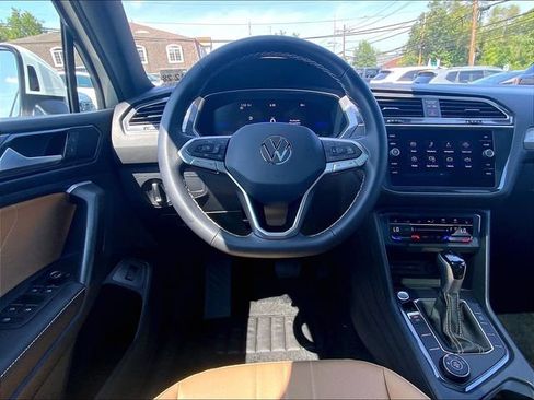Used 2024 Volkswagen Tiguan SE AWD/4WD image 11