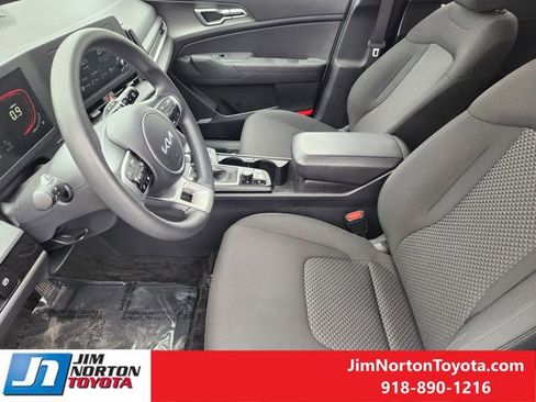 Used 2024 Kia Sportage LX image 14