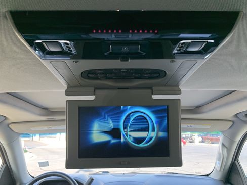 Used 2015 Chevrolet Suburban LTZ AWD/4WD image 29