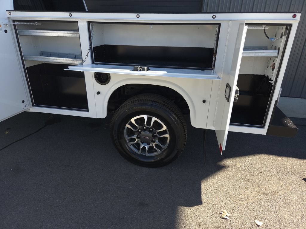 Used 2022 GMC Sierra 3500 SLE w/ SLE Convenience Package AWD/4WD image 4