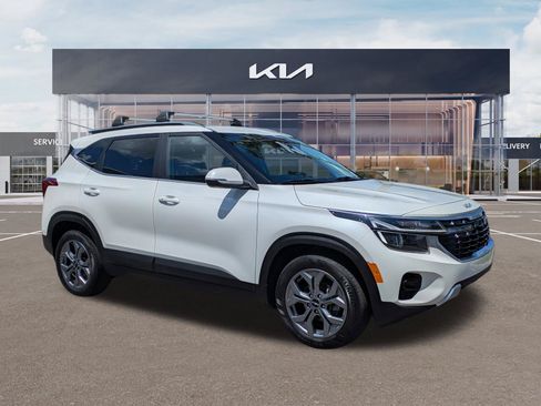 Certified 2024 Kia Seltos S FWD image 2