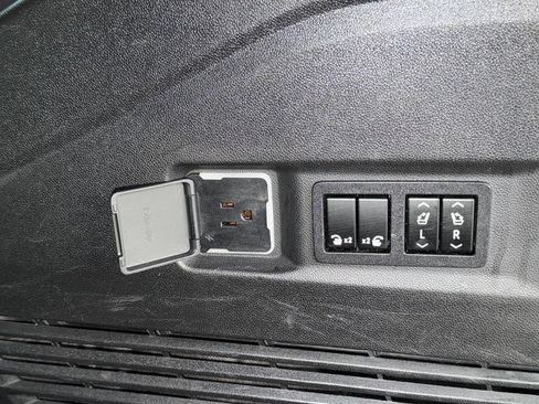 Certified 2022 GMC Yukon Denali RWD image 40