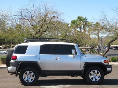 Used 2007 Toyota FJ Cruiser 4WD image 3