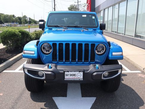 Used 2023 Jeep Wrangler Unlimited Sahara w/ Cold Weather Group AWD/4WD image 5