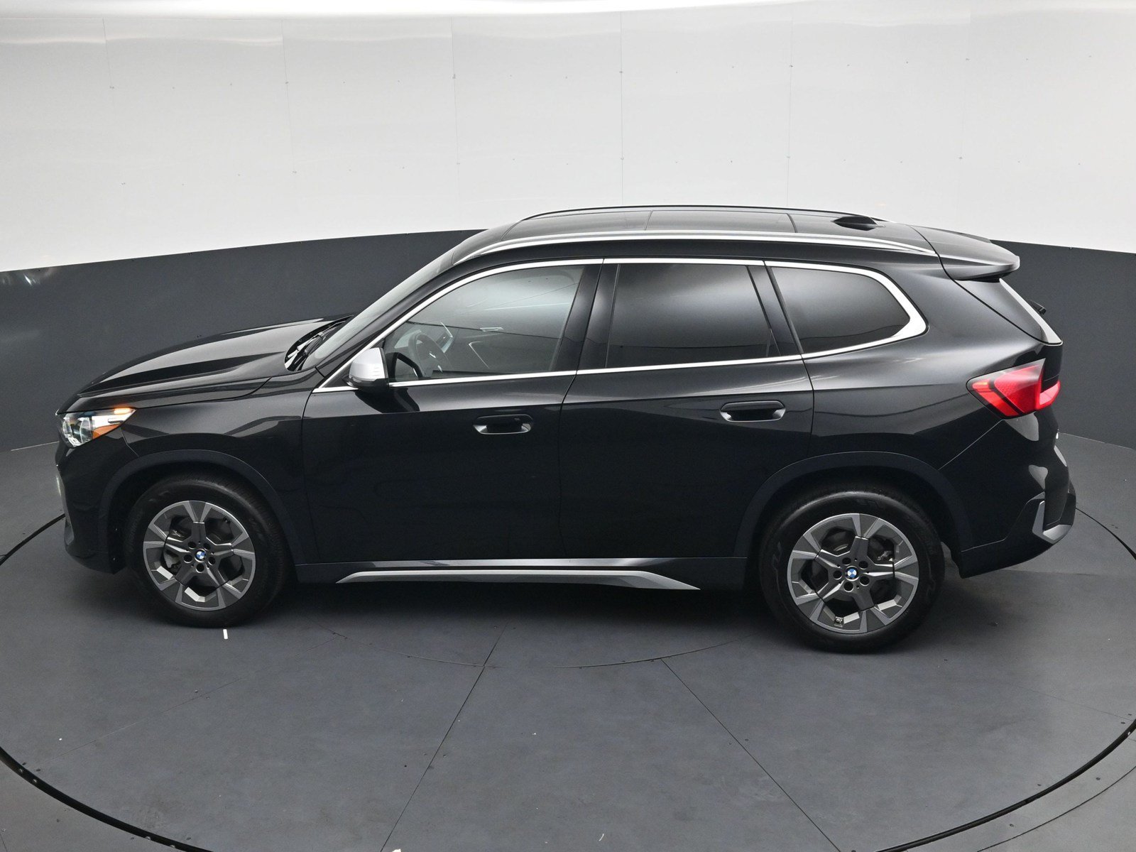 Used 2024 BMW X1 xDrive28i AWD/4WD image 34