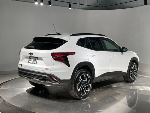 Used 2025 Chevrolet Trax RS image 11