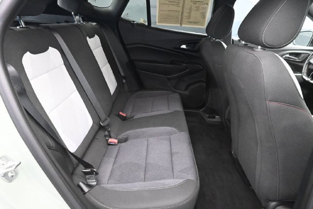 Used 2024 Chevrolet Trax RS FWD image 29