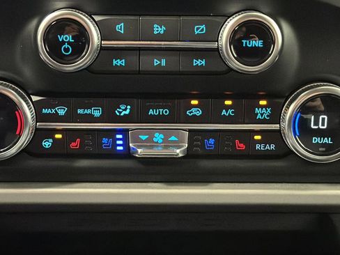 Used 2024 Ford Expedition Max XLT image 17