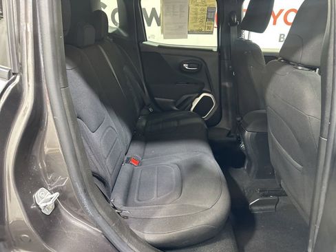 Used 2018 Jeep Renegade Latitude image 15