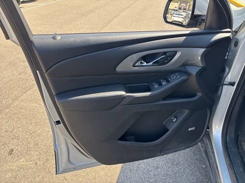 Used 2018 Chevrolet Traverse LT image 14