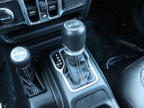 Used 2022 Jeep Wrangler Unlimited Sahara w/ Cold Weather Group image 21