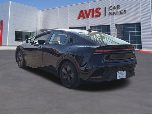 Used 2025 Toyota Prius LE image 3