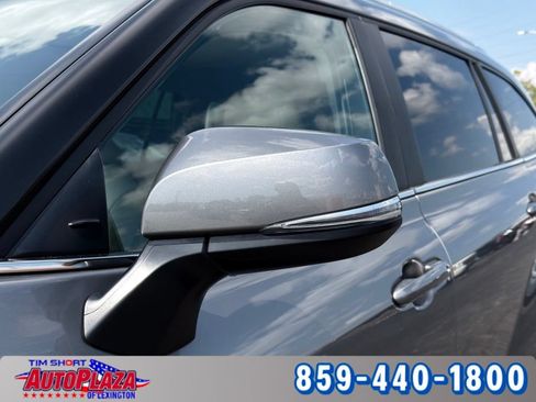 Used 2025 Toyota Highlander XLE AWD/4WD image 13