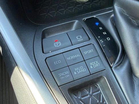 Used 2025 Toyota RAV4 LE AWD/4WD image 27