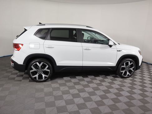 Used 2022 Volkswagen Taos SEL w/ Panoramic Sunroof Package image 4