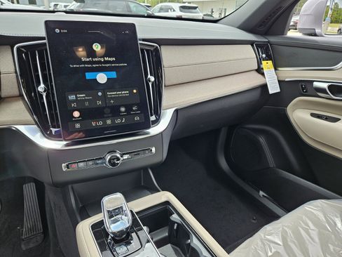 New 2026 Volvo XC90 B5 Core image 13