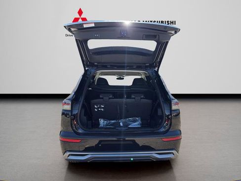 New 2026 Mitsubishi Outlander SE image 9