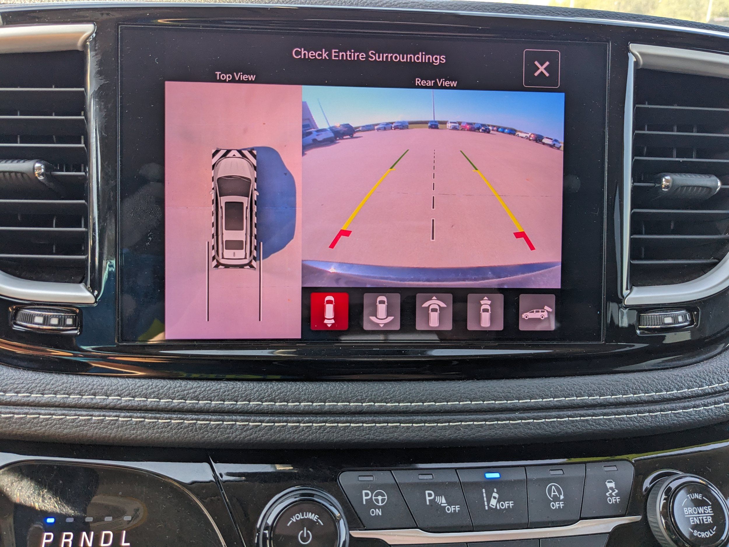 Used 2022 Chrysler Pacifica Touring-L w/ Uconnect Theater Family Group AWD/4WD image 26