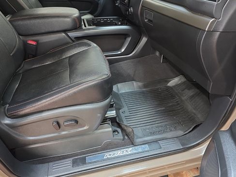 Used 2023 Nissan Titan PRO-4X w/ Pro-4x Convenience Package image 14