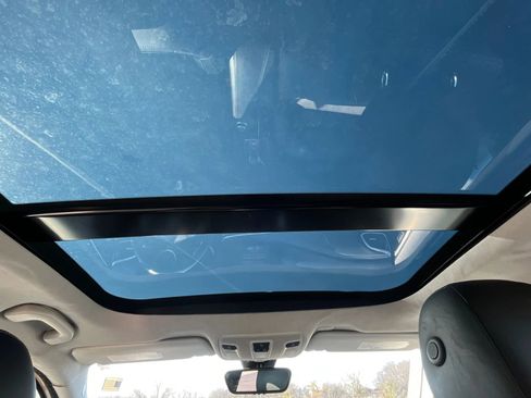 Used 2017 INFINITI QX30 Premium w/ Navigation Package image 23