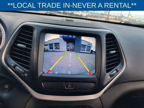 Used 2018 Jeep Cherokee Latitude Plus image 11