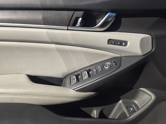 Used 2018 Honda Accord Touring image 24