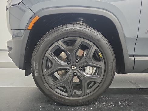 Used 2025 Rivian R1S Adventure AWD/4WD image 9