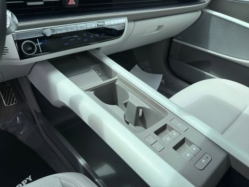 Used 2023 Hyundai Ioniq 6 Limited image 13