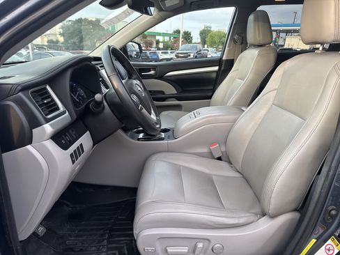 Used 2018 Toyota Highlander XLE FWD image 24