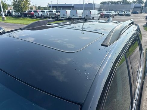 Certified 2021 GMC Acadia SLT w/ Elevation Edition FWD image 9