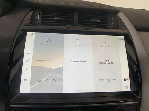 Certified 2024 Jaguar E-PACE R-Dynamic SE image 19