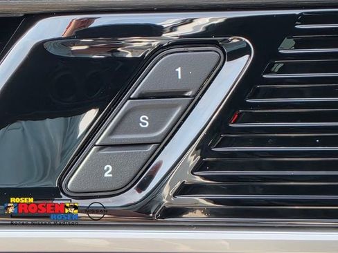 Used 2023 Jeep Wagoneer Series III w/ Preferred Equipment Group AWD/4WD image 7