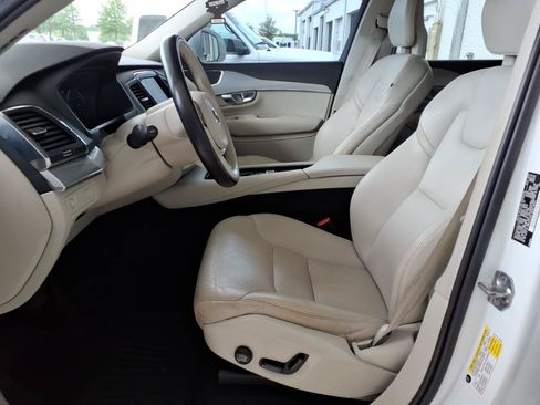Used 2018 Volvo XC90 T6 Momentum w/ Convenience Package AWD/4WD image 3